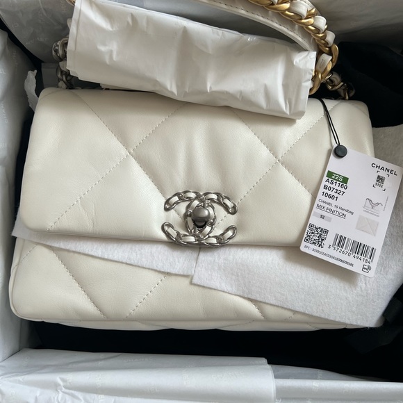 NWT Chanel 22S Lambskin White Leather Chanel 19 Flap Bag Crossbody Bag - Picture 6 of 8